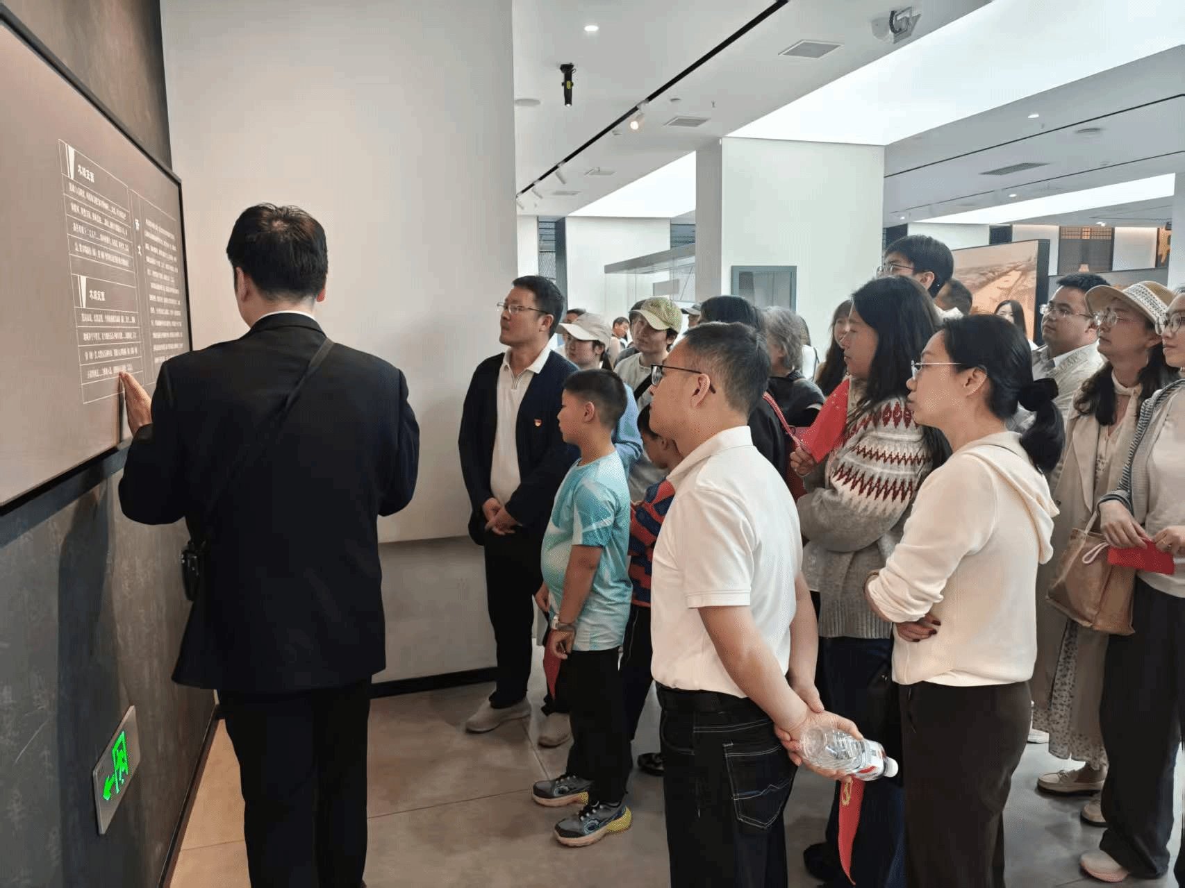 为深入买球入口app与巴塞罗那达成官
